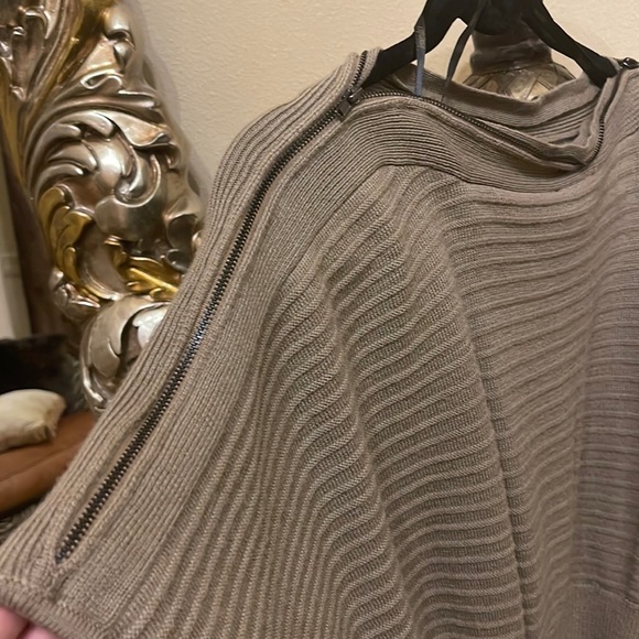 Sweater dress w/zipper detail around neckline - Picture 3 of 6